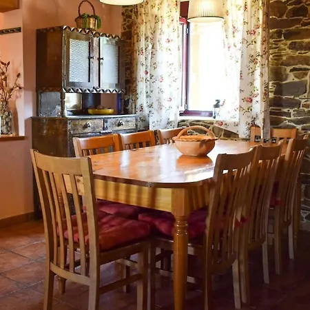 Ferienhaus Tozolosolobos Otero de Bodos